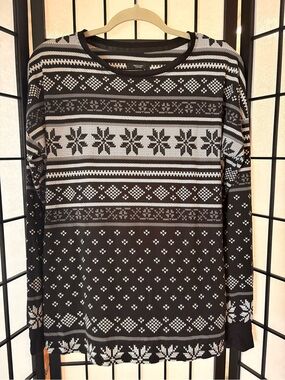 Simply Vera (Vera Wang) Black and White Pajama Top